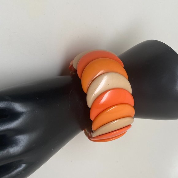 Gorgeous Orange & Cream Color Acrylic Stretch Bracelet - Picture 4 of 5